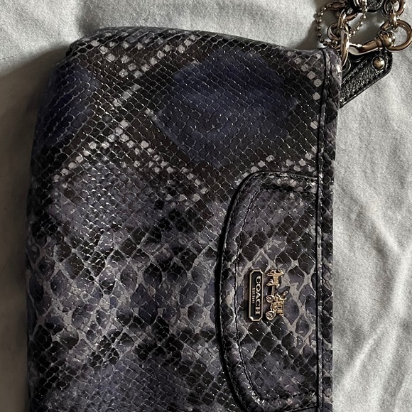 Snake skin print leather - Picture 1 of 3